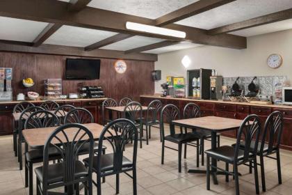 Howard Johnson by Wyndham Appleton - image 11