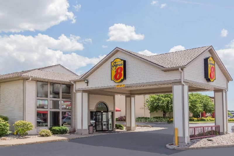 Super 8 by Wyndham Appleton - main image