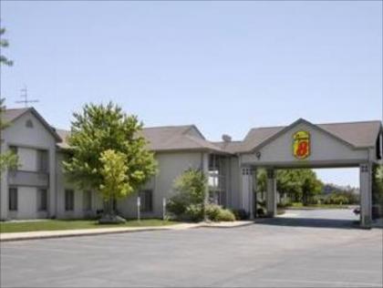 Super 8 by Wyndham Appleton - image 11