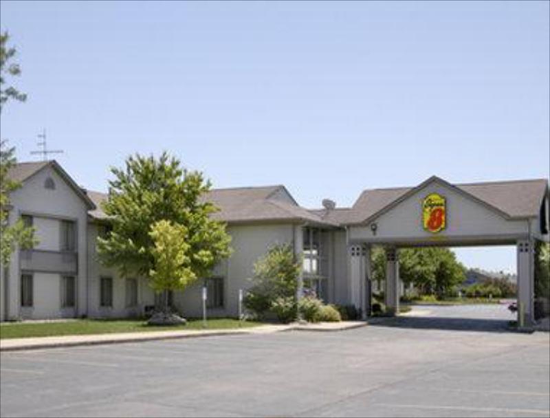 Super 8 by Wyndham Appleton - image 2
