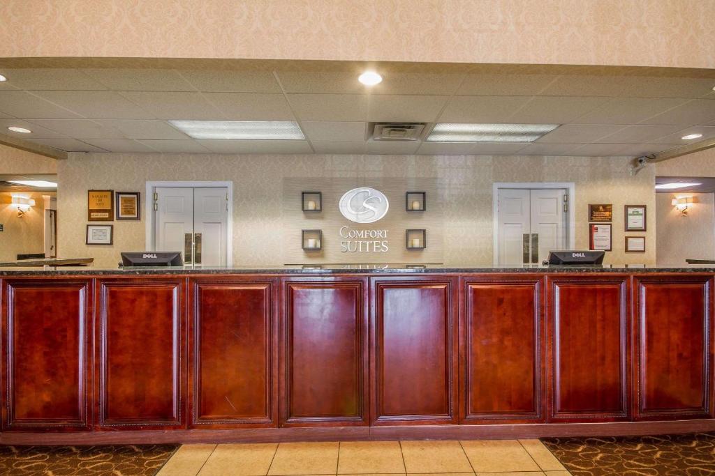 Comfort Suites Appleton Airport - main image