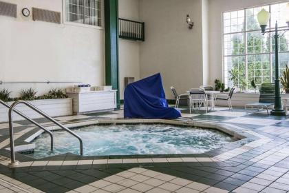 Comfort Suites Appleton Airport - image 2