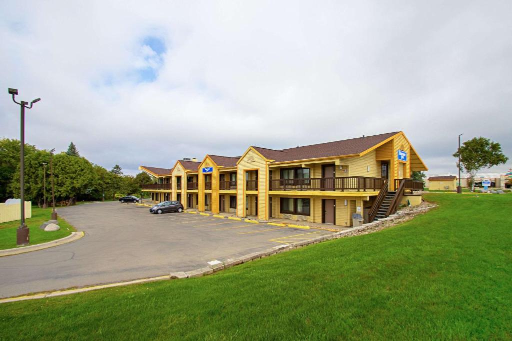 Travelodge by Wyndham Appleton - image 2