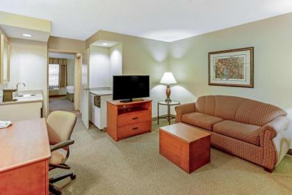 La Quinta by Wyndham Appleton College Avenue - image 2