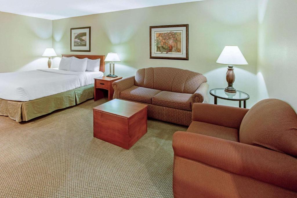 La Quinta by Wyndham Appleton College Avenue - image 3
