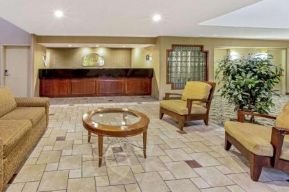 La Quinta by Wyndham Appleton College Avenue - image 9