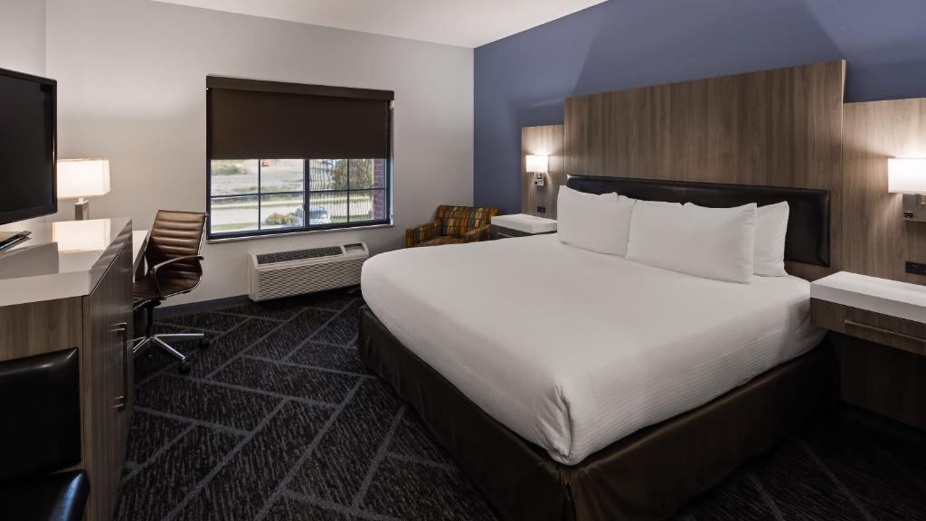 Best Western Plus Appleton Airport Mall Hotel - image 6
