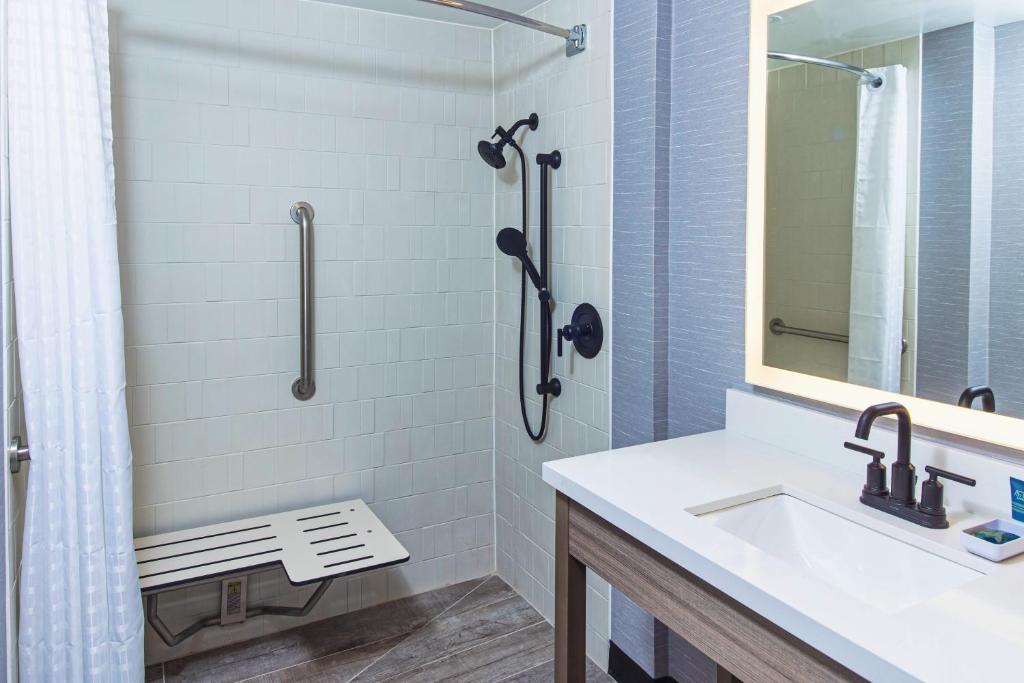 Four Points by Sheraton Appleton - image 3
