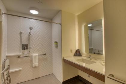 Holiday Inn - Appleton an IHG Hotel - image 9