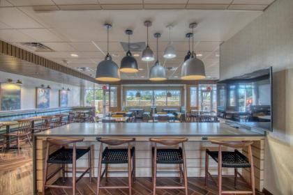 Fairfield Inn & Suites by Marriott Appleton - image 6