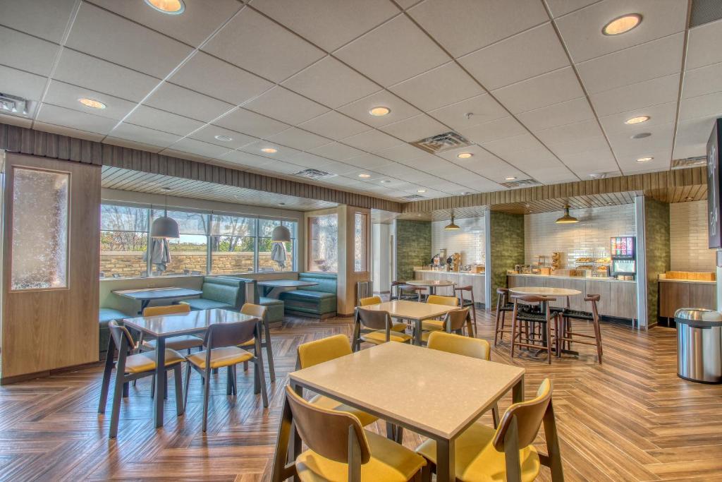 Fairfield Inn & Suites by Marriott Appleton - image 7