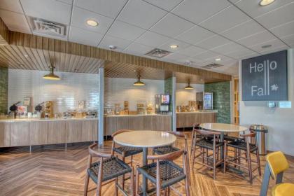 Fairfield Inn & Suites by Marriott Appleton - image 8