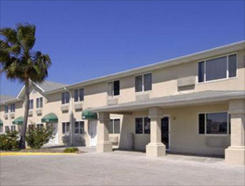 Super 8 by Wyndham Aransas Pass - main image