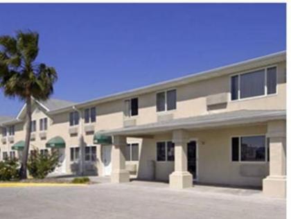 Super 8 by Wyndham Aransas Pass - image 2