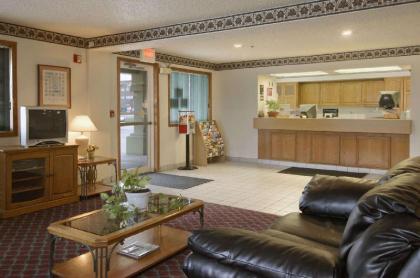Super 8 by Wyndham Aransas Pass - image 4