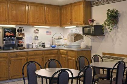 Super 8 by Wyndham Aransas Pass - image 5