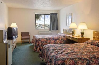Super 8 by Wyndham Aransas Pass - image 6