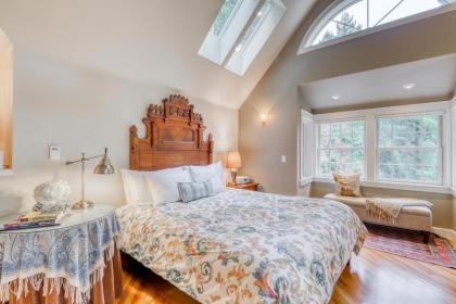 Serene Redwood Retreat - image 10