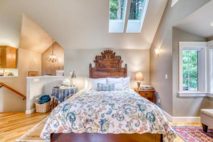 Serene Redwood Retreat - image 8