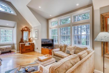 Serene Redwood Retreat - image 9