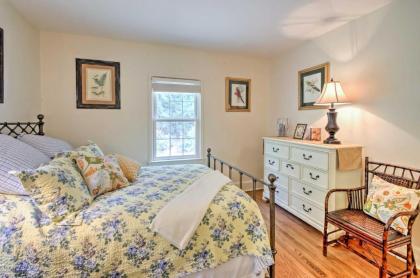Le Canard Cottage with Porch 10 Mi to Asheville! - image 15