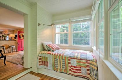 Le Canard Cottage with Porch 10 Mi to Asheville! - image 4