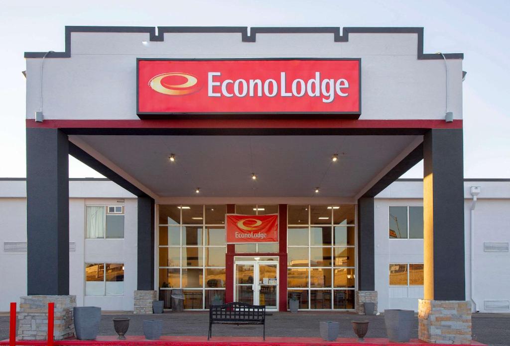 Econo Lodge - image 2