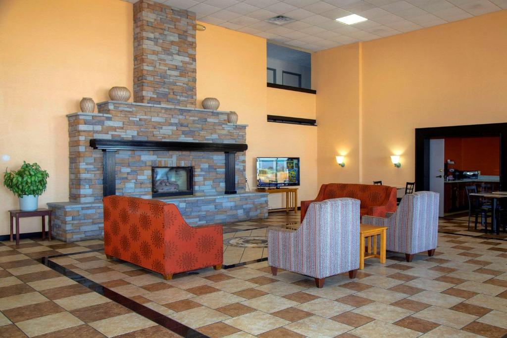 Econo Lodge - image 7