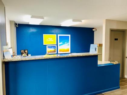 Days Inn by Wyndham Ardmore - image 4