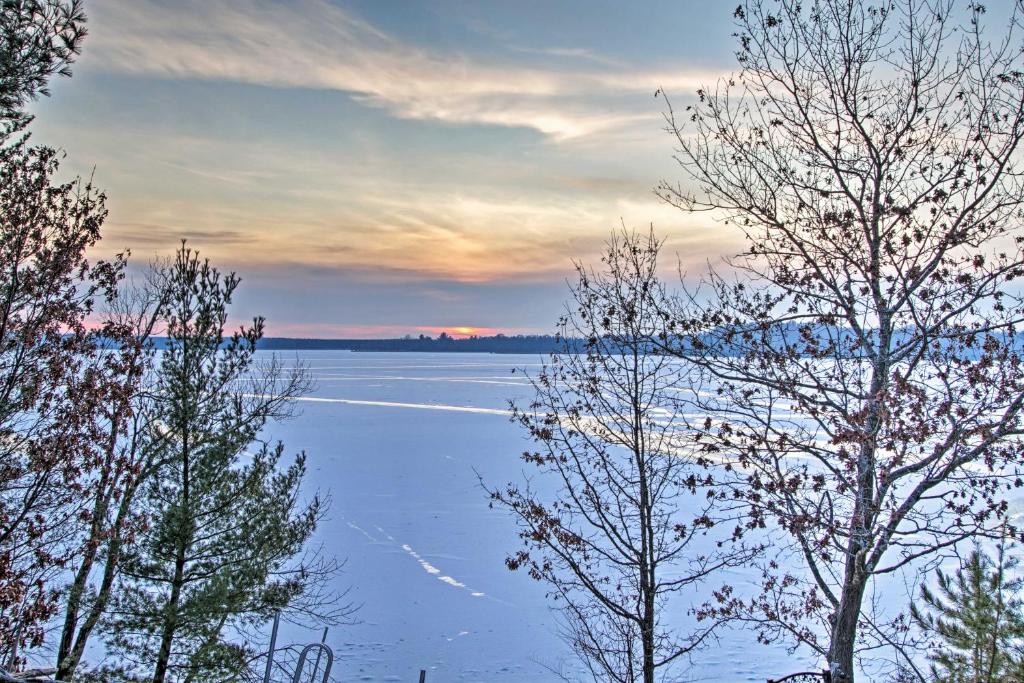 Waterfront Arkdale Retreat 2 Acres with Deck and View - image 3