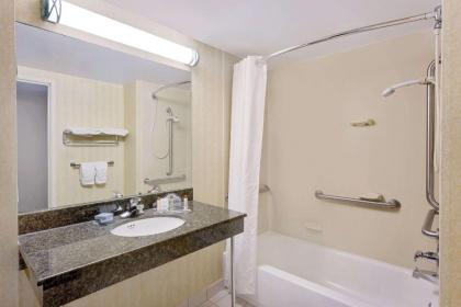 Wingate by Wyndham - Arlington Heights - image 13