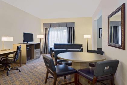 Wingate by Wyndham - Arlington Heights - image 3
