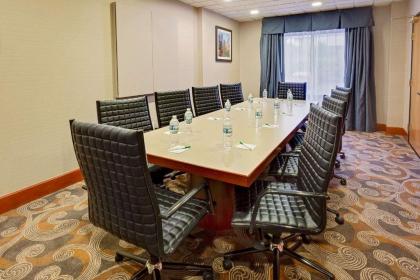 Wingate by Wyndham - Arlington Heights - image 7