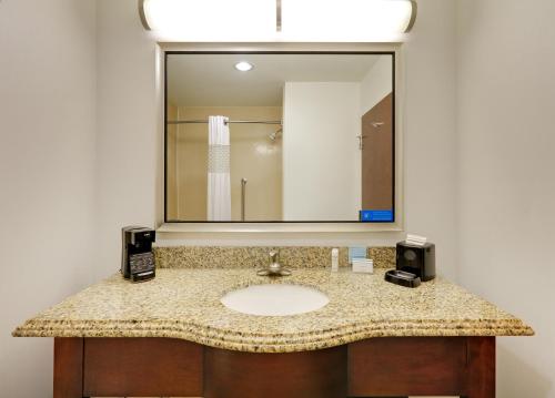Hampton Inn & Suites Dallas-Arlington-South - image 2