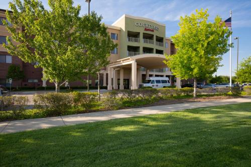 Courtyard by Marriott Dallas Arlington South - main image
