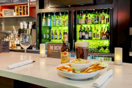 Courtyard by Marriott Dallas Arlington South - image 3