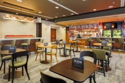Courtyard by Marriott Dallas Arlington South - image 4
