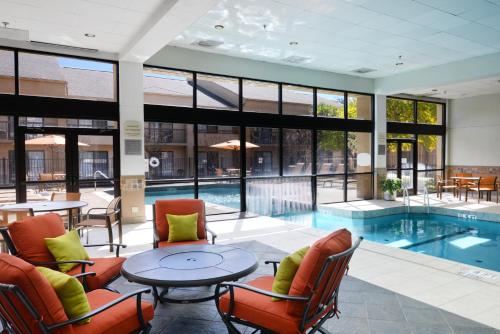 Courtyard Dallas Arlington/Entertainment District - main image