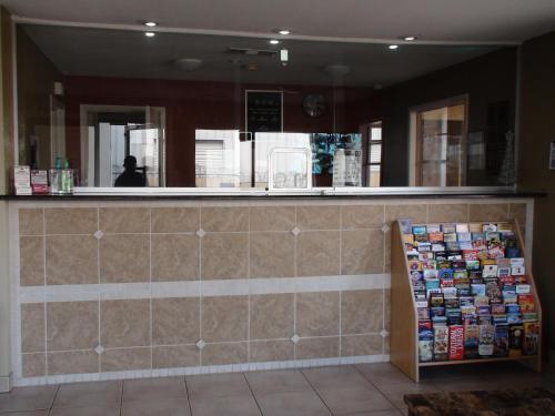 Executive Inn of Arlington - image 2