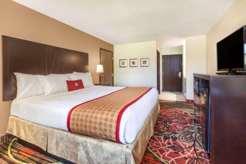 Days Inn by Wyndham Arlington - image 3