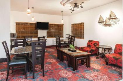 Days Inn by Wyndham Arlington - image 5