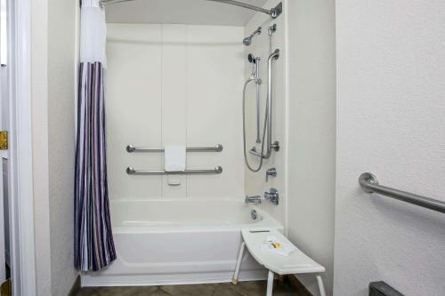 La Quinta by Wyndham Dallas Arlington South - main image