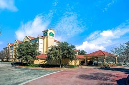 La Quinta by Wyndham Dallas Arlington South - image 2