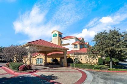 La Quinta by Wyndham Dallas Arlington South - image 3