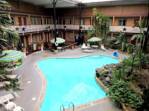 Budget Host Inn - main image