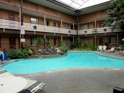 Budget Host Inn - image 4