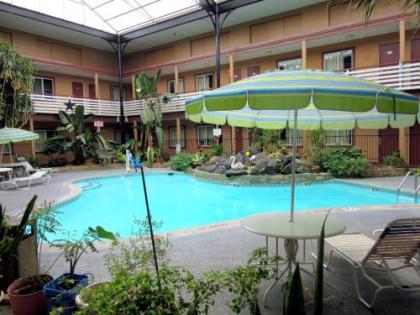 Budget Host Inn - image 5
