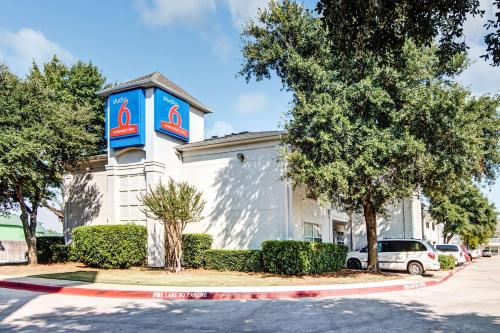Studio 6-Arlington TX - South - Dallas - main image