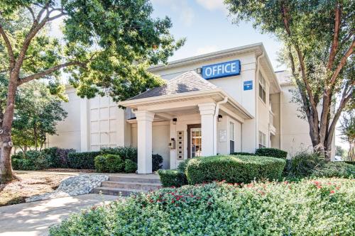 Studio 6-Arlington TX - South - Dallas - image 2