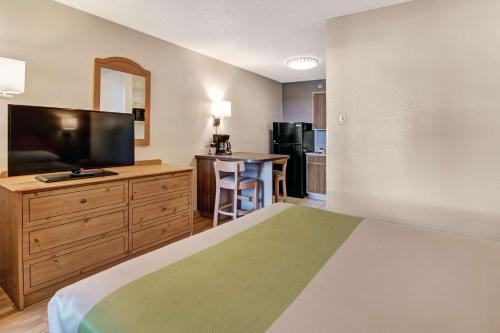 Studio 6-Arlington TX - South - Dallas - image 3